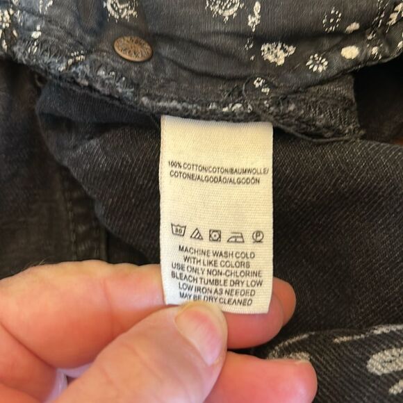 We The Free black distressed shorts Size 27 EUC - Picture 9 of 9